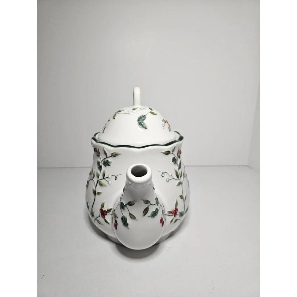Pfaltzgraff Winterberry Sculpted Teapot Ceramic Holly Berry 109-A13-00 8in 4 Cup